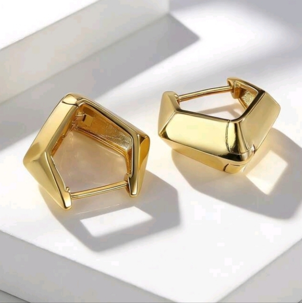 NEW! 18K Gold Plated Elegant Geometric Huggie Hoop Earrings
